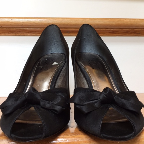 Nina Black satin peeptoe bow front 3.75” heels - Picture 4 of 8